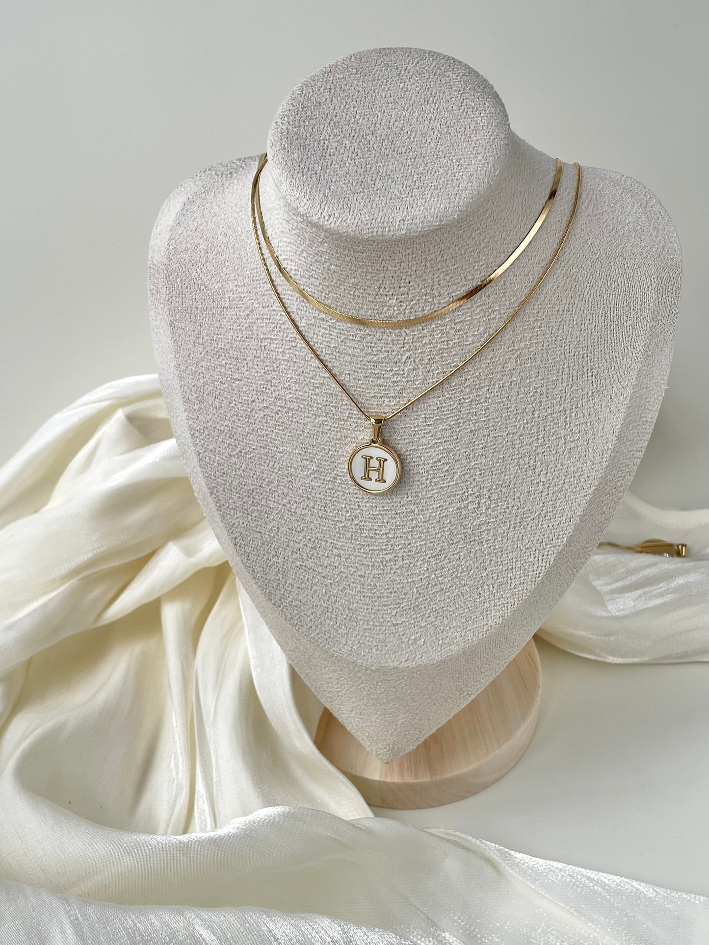White Round Shell Initial Necklaces Set