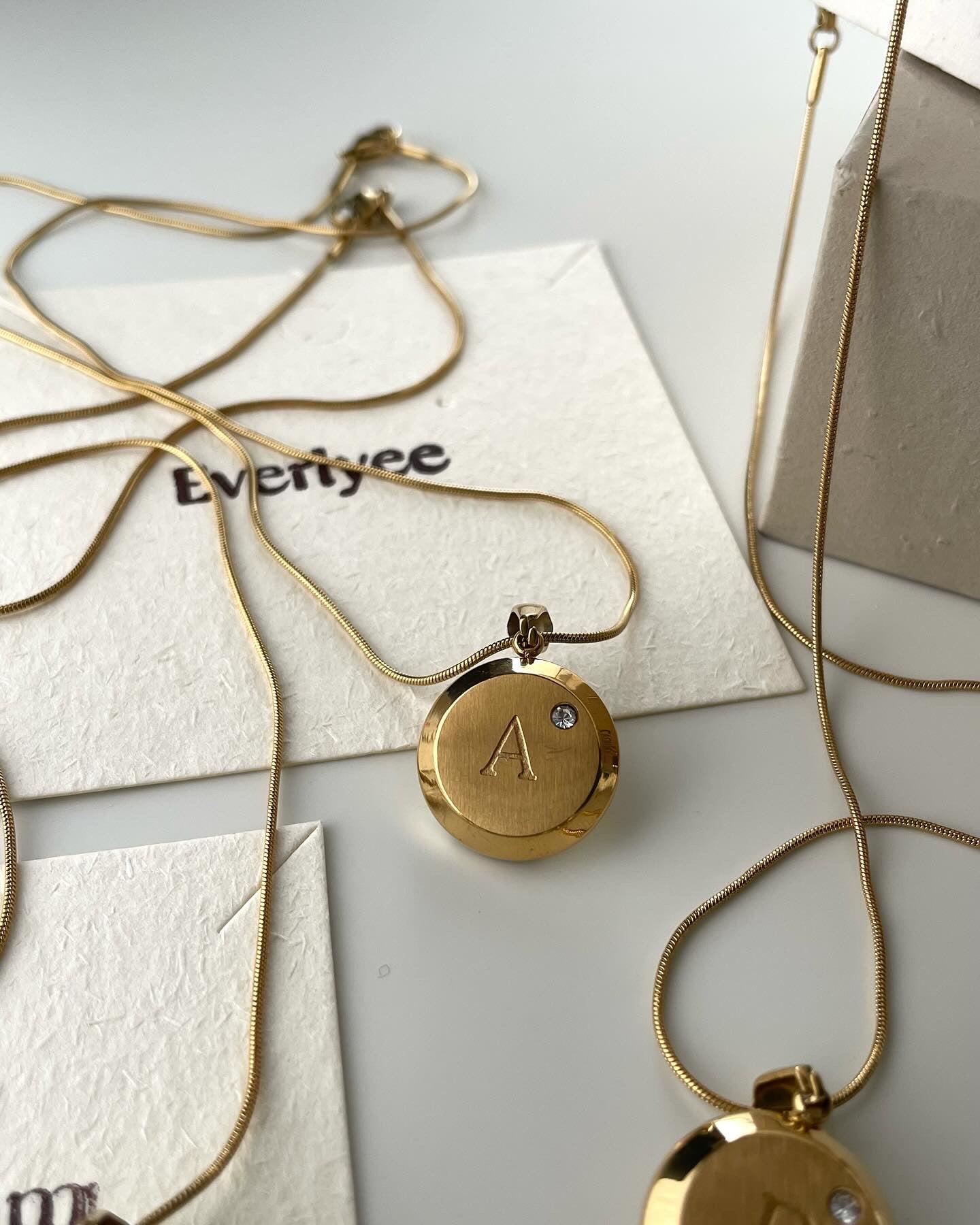 Shinny Round Plate Initial Necklaces Set