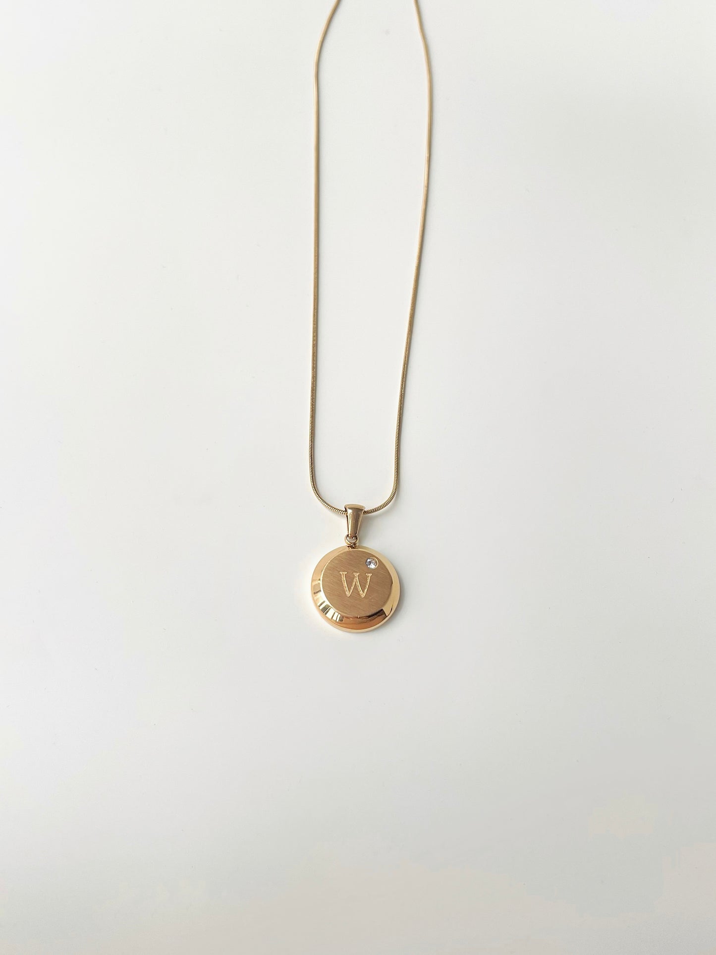 Shinny Round Plate Initial Necklaces Set