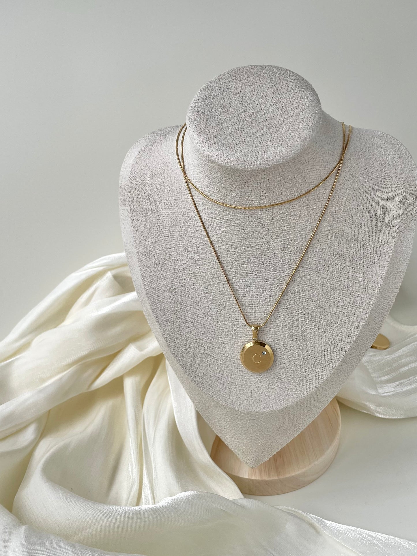 Shinny Round Plate Initial Necklaces Set
