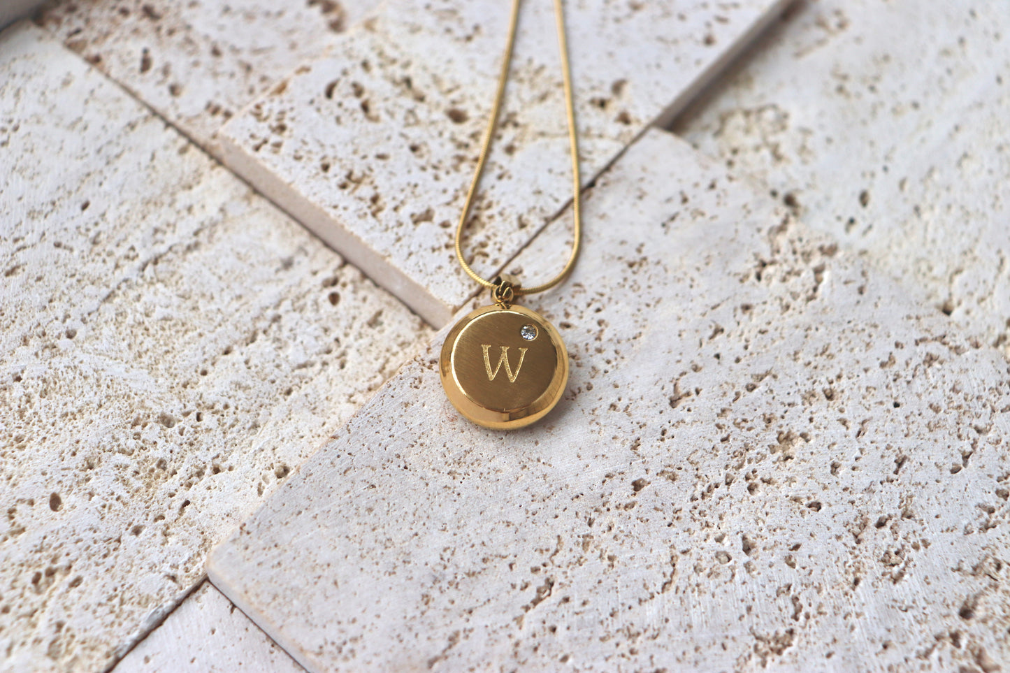 Shinny Round Plate Initial Necklaces Set