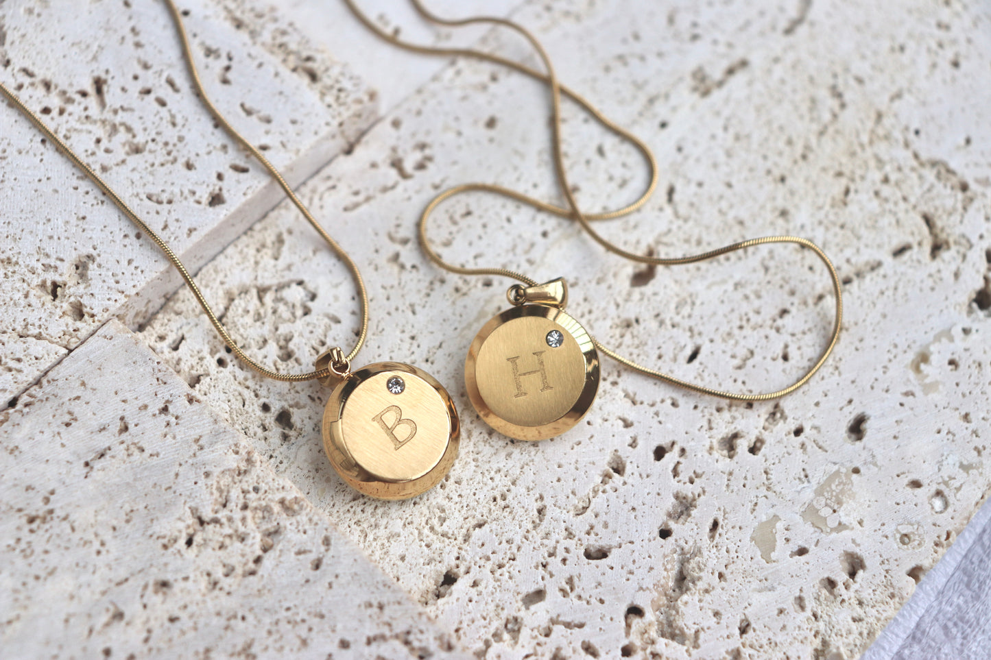 Shinny Round Plate Initial Necklaces Set