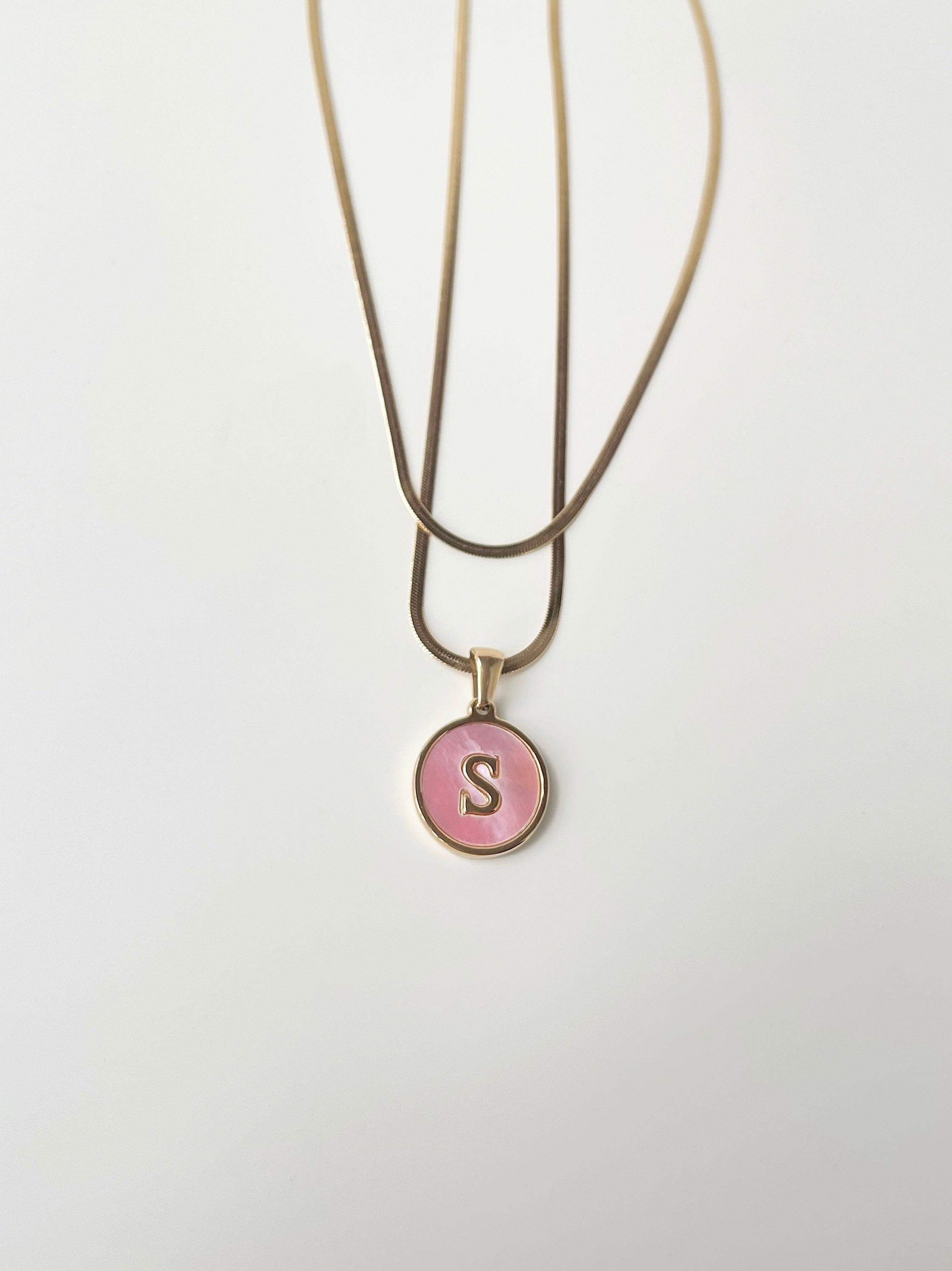 Initial Shell Pendants Pink Shell Initial Necklace Set – Everlyee