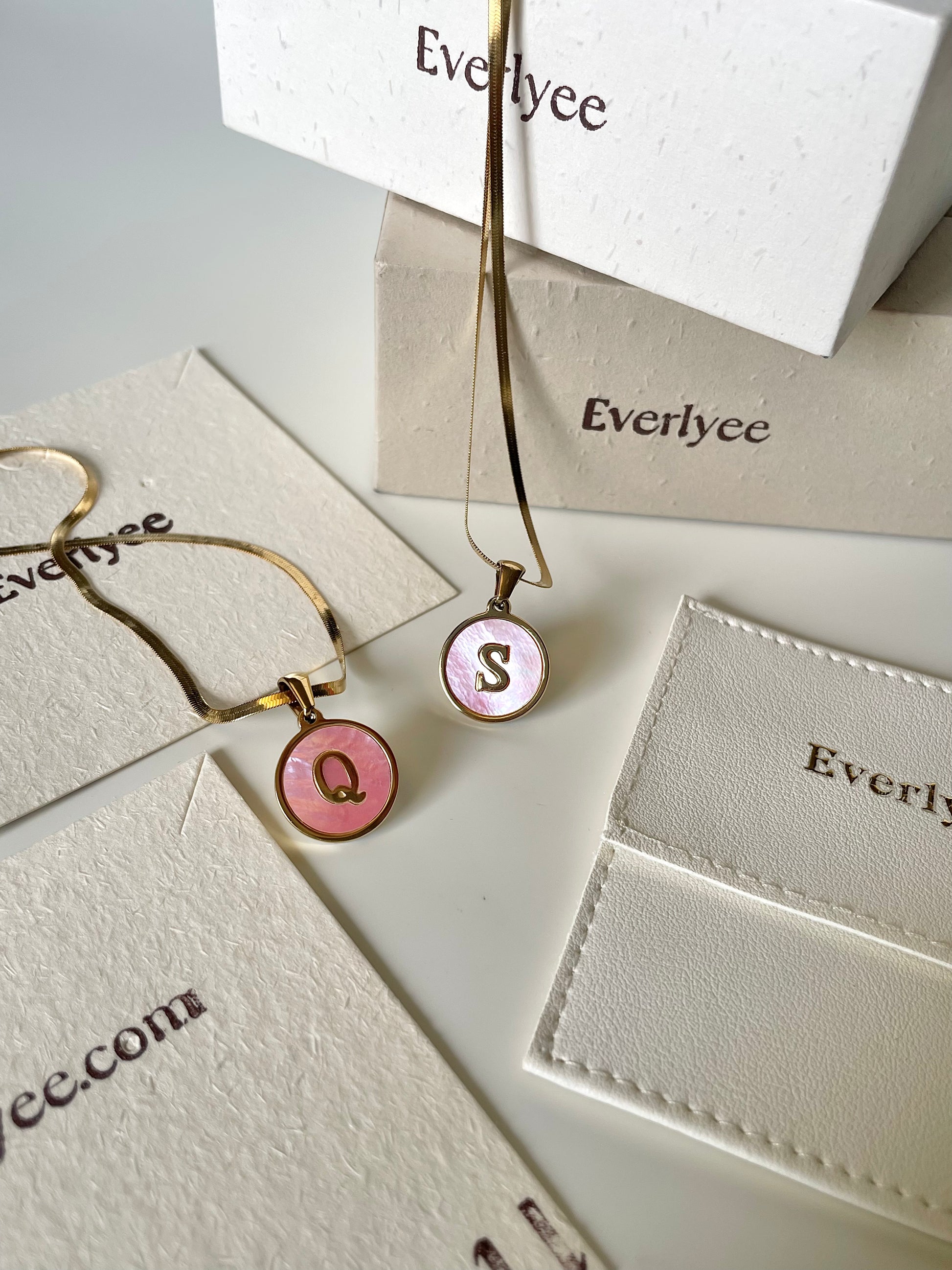 Initial Shell Pendants Pink Shell Initial Necklace Set – Everlyee